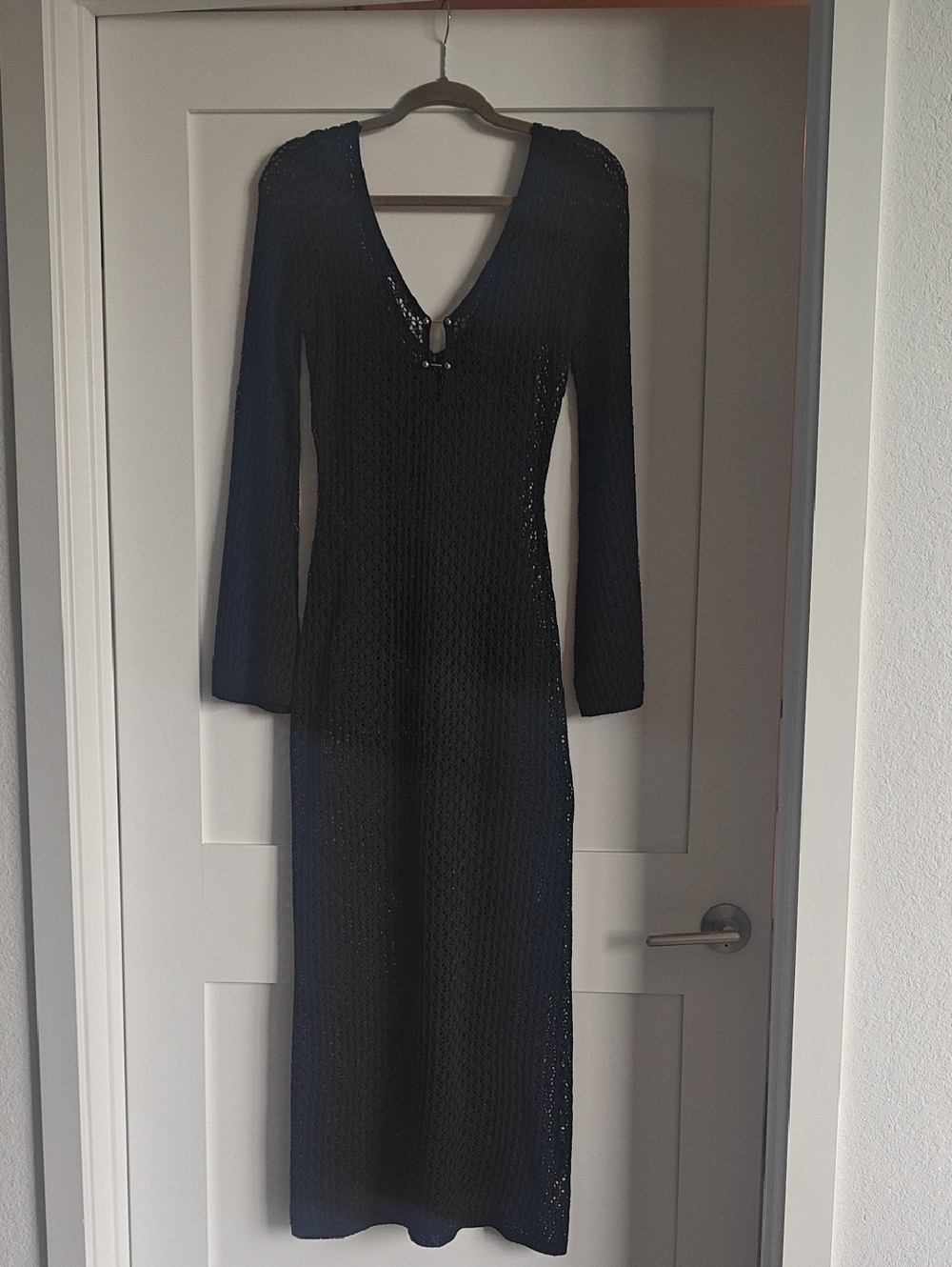 Black Long Sleeve V-Neck Knit Maxi Dress